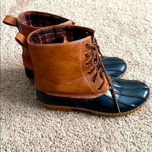 Duck boots